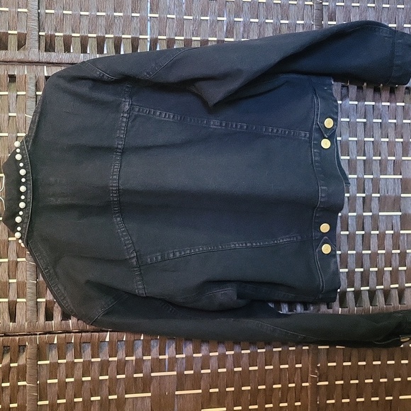 Chic Black Jean Jacket with Pearl Accents - Picture 6 of 6